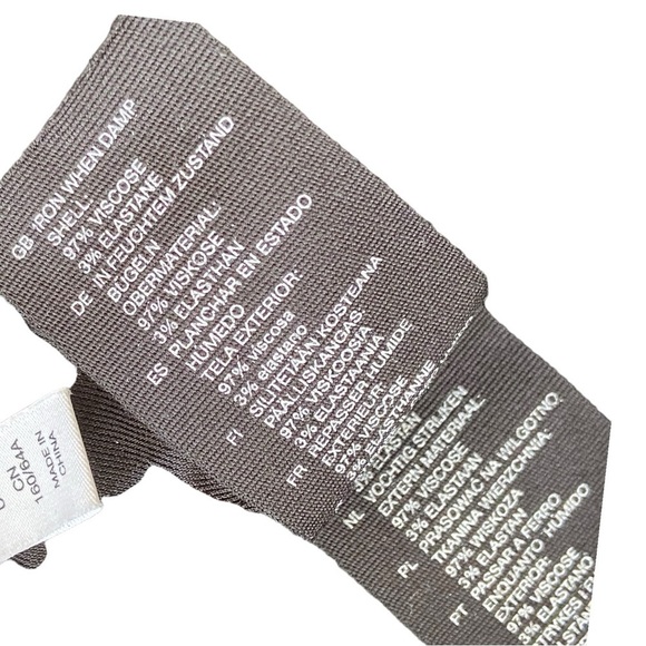 & Other Stories Black Pleated High Waisted Culottes Flowy Shorts Wide Leg Sz 4 - Picture 9 of 9